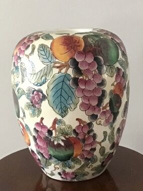 Vintage hand-painted Chinese Chinoiserie porcelain vase with fruit motifs
